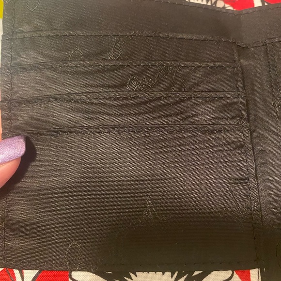 🎈🎈S O L D 🎈🎈👍👍 Vera Bradley Floral Red Black and White Quilted Wallet - Picture 11 of 12